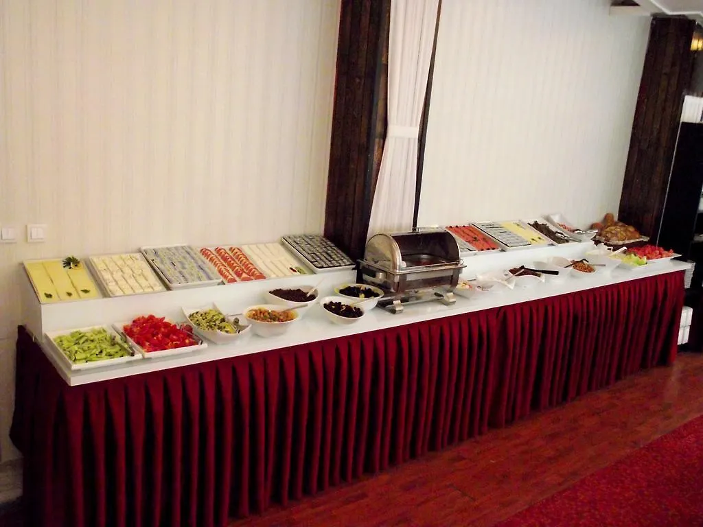 Akman Otel Kuşadası 2*,