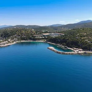 Semesteranläggning (resort) Pine Bay